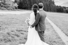astridharzendorf.de-23.10.2021-hochzeit-steffi-andi-03-brautpaarfotos-sw-72