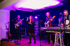 astridharzendorf.de-23.10.2021-hochzeit-steffi-andi-08-brautstehlen-4