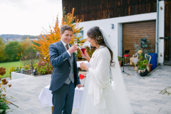 astridharzendorf.de-23.10.2021-hochzeit-steffi-andi-05-gratulation-12