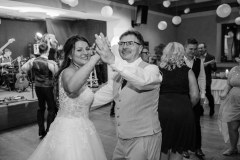 astridharzendorf.de-23.10.2021-hochzeit-steffi-andi-09-party-sw-1