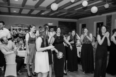 astridharzendorf.de-23.10.2021-hochzeit-steffi-andi-09-party-sw-90